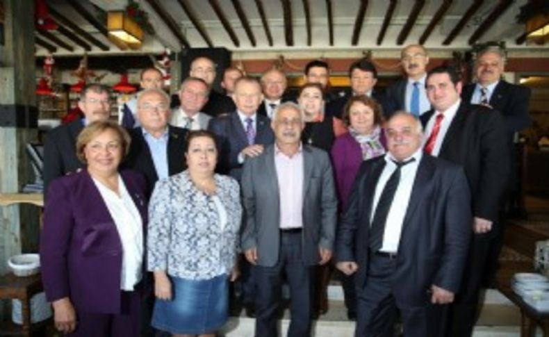 ​Aksakal Kayacan: Baronların yanlışını halk düzeltecek